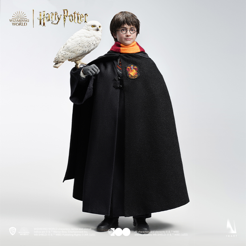 Miniature Harry Potter figure capturing his iconic look