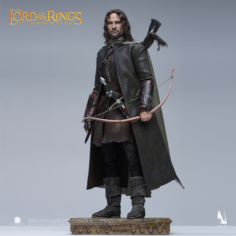 Aragorn figure standing in dynamic pose.